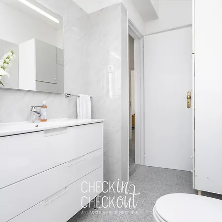 Checkincheckout - City View Appartement *